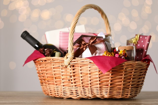 The Ultimate Guide to Choosing the Perfect Housewarming Gift Basket